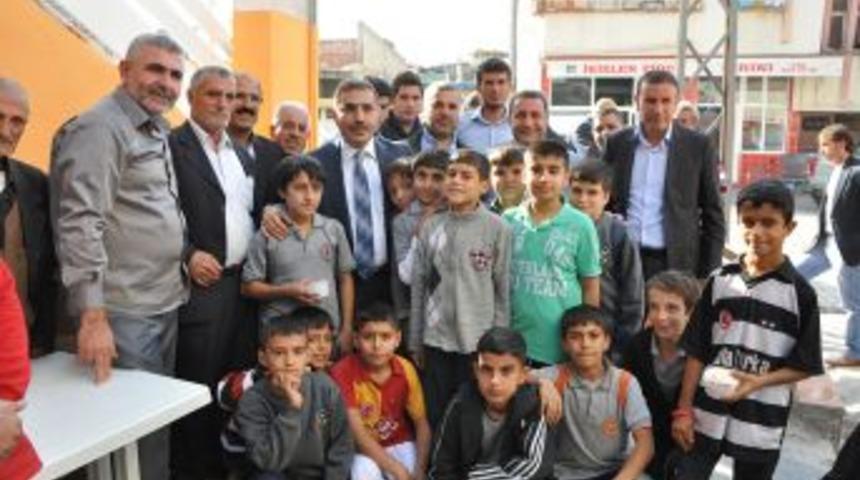 Y&uuml;reğir Belediyesi Tarafından 10 Bin Kişiye Aşure Dağıtıldı