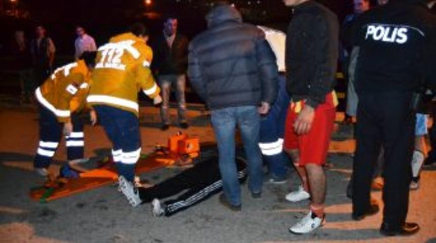 Otostop&ccedil;ular &Ouml;lesiye D&ouml;vd&uuml;kleri Eczacıyı Yol Kenarına Atarak &Ouml;l&uuml;me Terketti