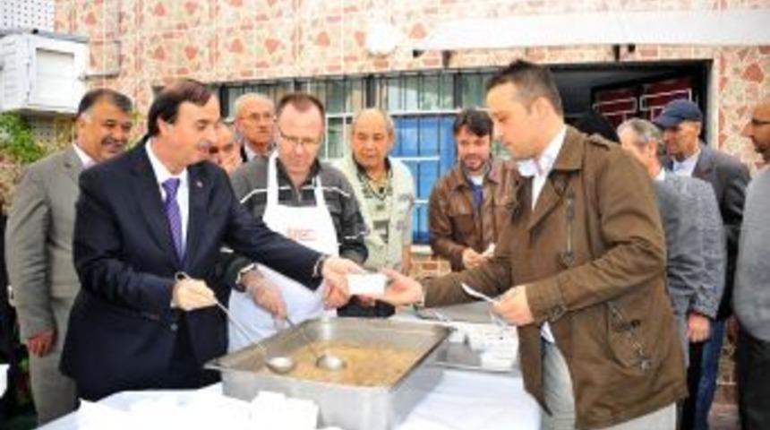 Başkan Keskin Aşure Dağıttı