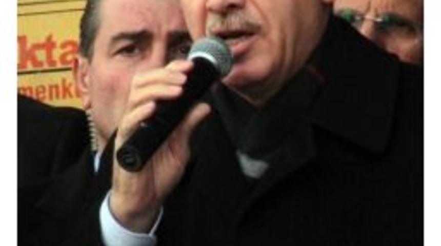 Başbakan Erdoğan, G&ouml;lbaşı İl&ccedil;e Başkanlığı&rsquo;nı Ziyaret Etti