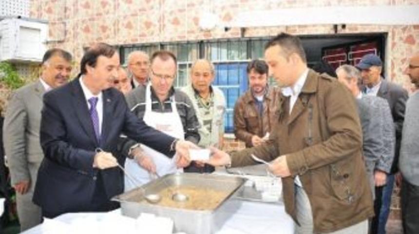 Başkan Keskin Aşure Dağıttı