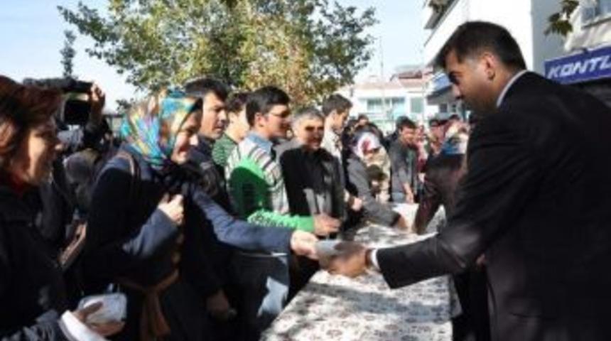 Meram&rsquo;da Vatandaşlara Aşure İkramı