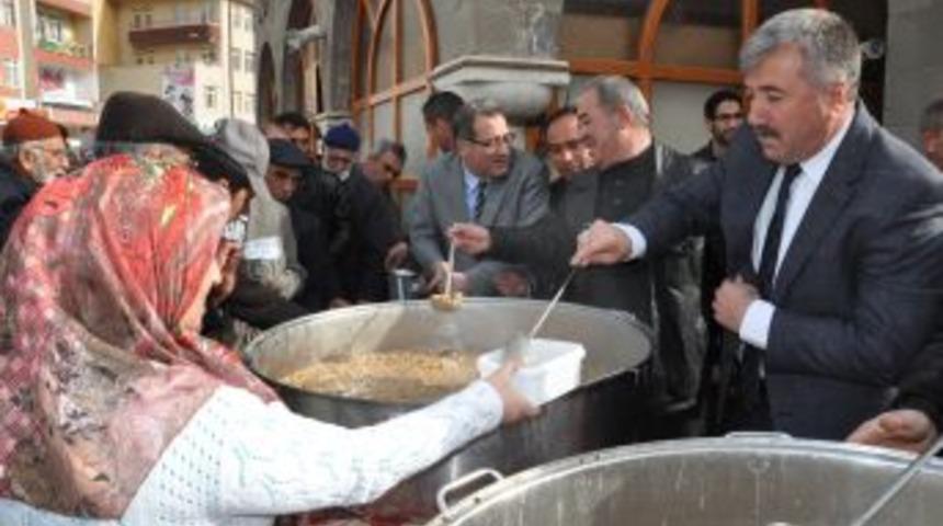 Akyurt Belediyesi 10 Bin Kişiye Aşure Dağıttı