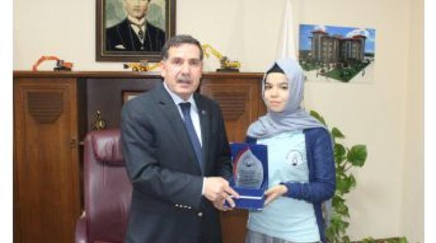 &Ouml;ğrencilerden Barınma Sorunlarını &Ccedil;&ouml;zen Başkan Zenbilci'ye Teşekk&uuml;r