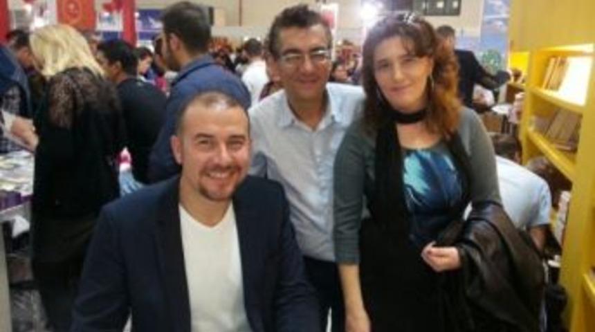 İstanbul T&uuml;yap Kitap Fuarında &lsquo;aşeka&rsquo; R&uuml;zgarı