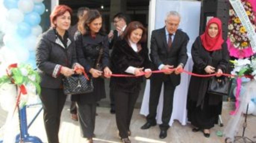 Polis Eşlerinden Kermes