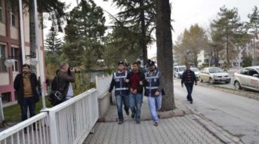 T&uuml;rkiye Geneli 42 Ilde Yapılan 127 Ayrı Hırsızlık Olayının Zanlıları Adliyede