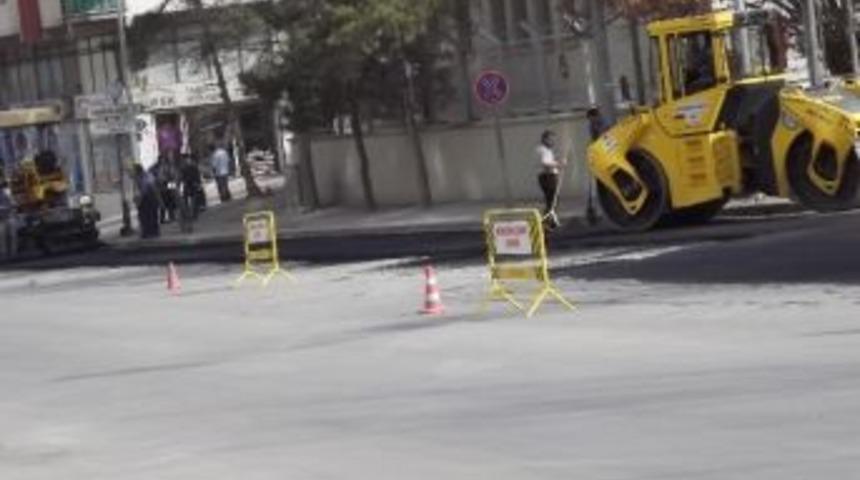 Eskişehir'de Yol Asfaltlama Ve Onarım &Ccedil;alışmaları