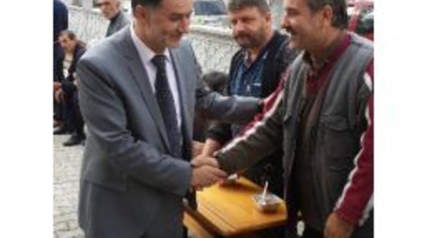 Eski Başkanlarını Bağırlarına Bastılar