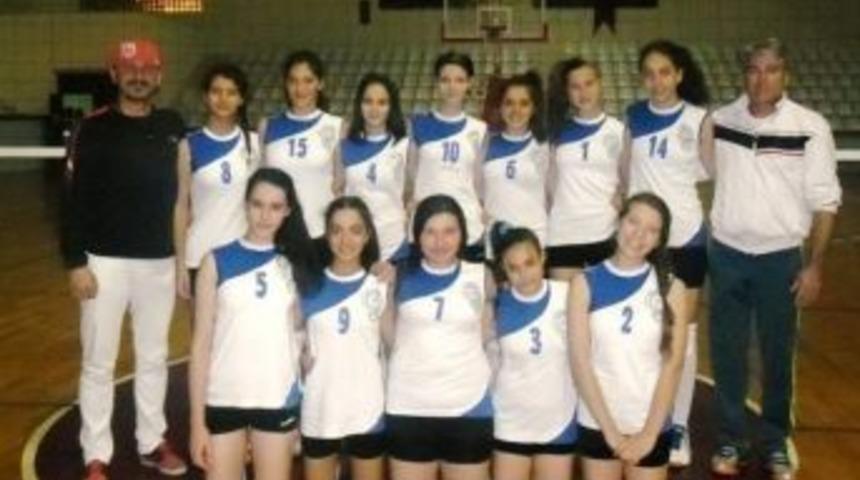 Ezeli Rekabet Voleybolda Da S&uuml;r&uuml;yor