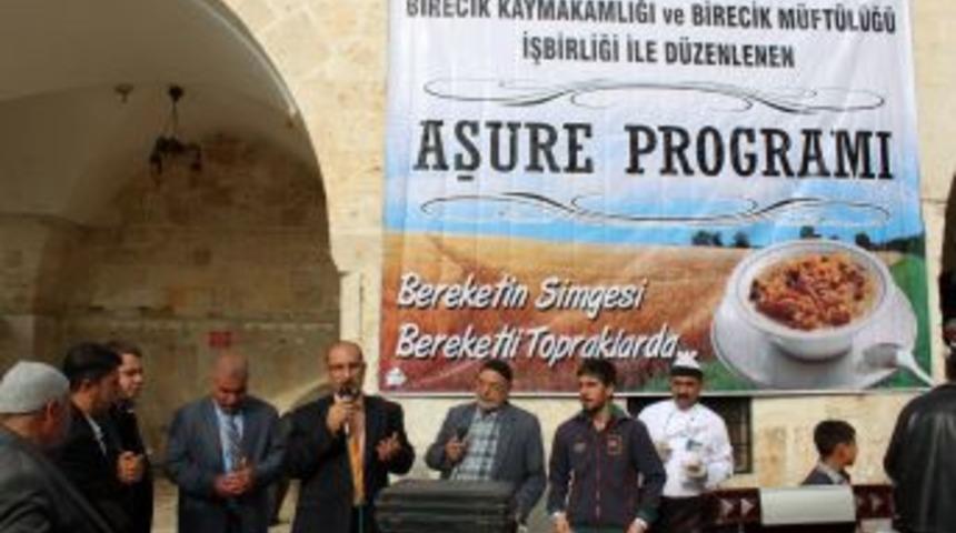 Birecik&rsquo;te Vatandaşlara Aşure Ikramı