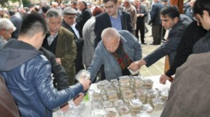 2 Bin Kişiye Aşure Dağıtıldı