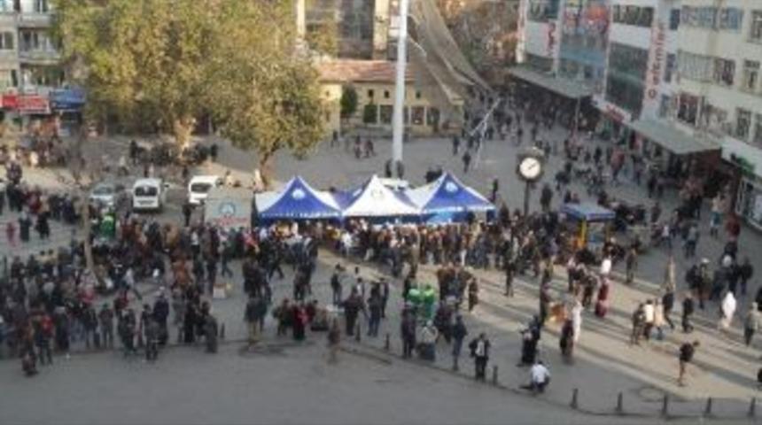 Şahinbey Ulu Caminde Cuma Namazı &Ccedil;ıkışı Aşure İkramı Yaptı