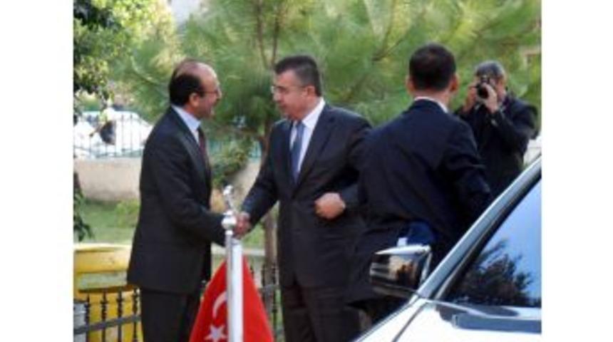 Vali Lekesiz'den Kaymakam &Ouml;zyiğit'e 'hayırlı Olsun' Ziyareti