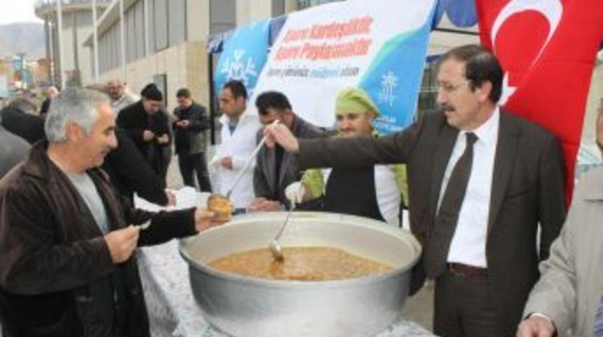 Paland&ouml;ken Belediyesi 20 Bin Kişiye Aşure Dağıttı