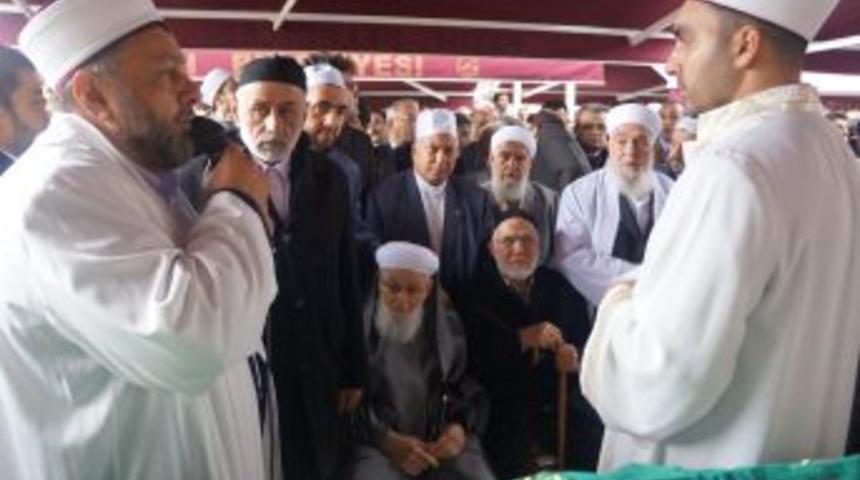 Vanlıoğlu Hocaefendi Dualarla Uğurlandı