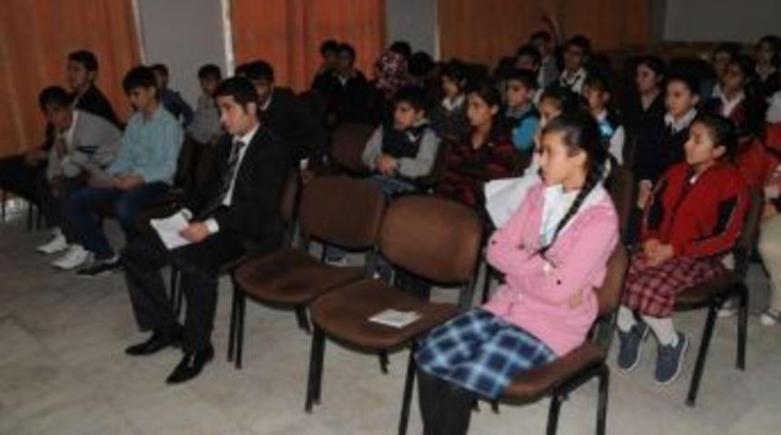 &Ouml;ğrenciler Sandık Başına Gitti