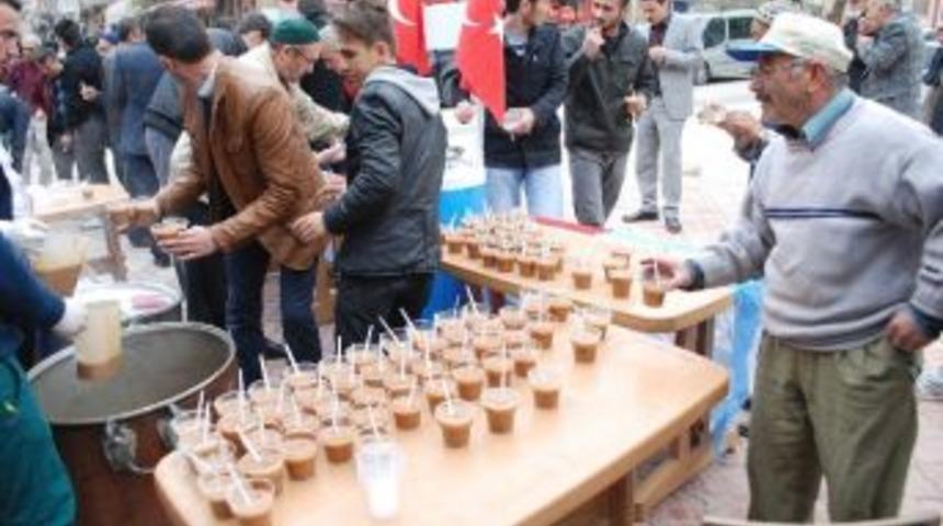 Tosya'da 4 Bin Kişiye Aşure İkram Edildi