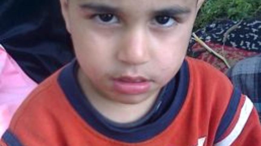 Belediyenin A&ccedil;tığı Su Dolu &Ccedil;ukura D&uuml;ş&uuml;p Yaralanan &Ccedil;ocuk 12 G&uuml;n Sonra &Ouml;ld&uuml;