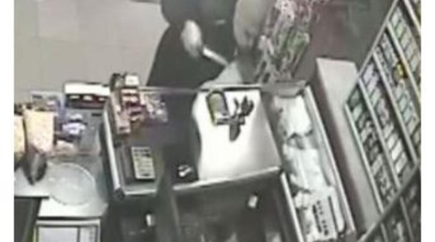 Maskeli Soygun Yaptı Su&ccedil;u Babasına Attı