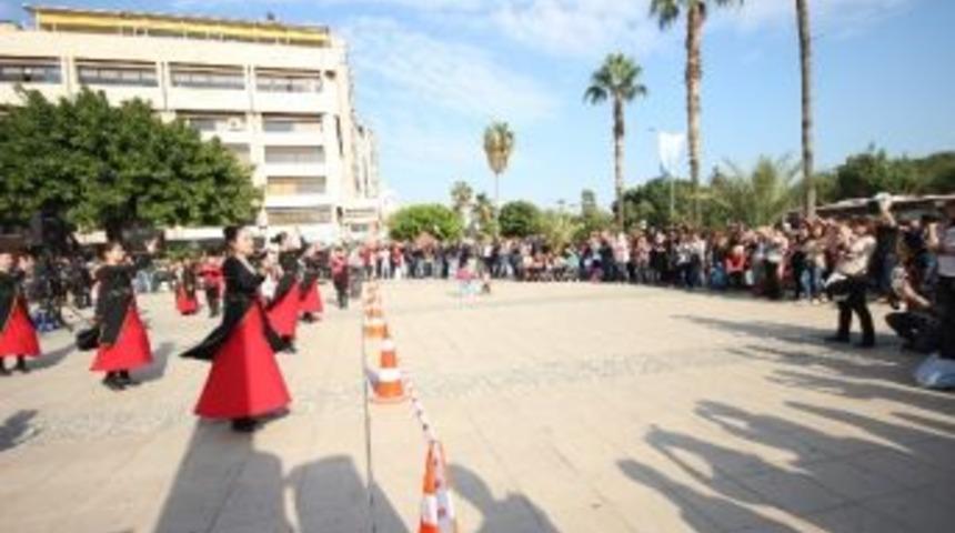 Festivale Katılan &Uuml;lkelerin Dans G&ouml;sterisi