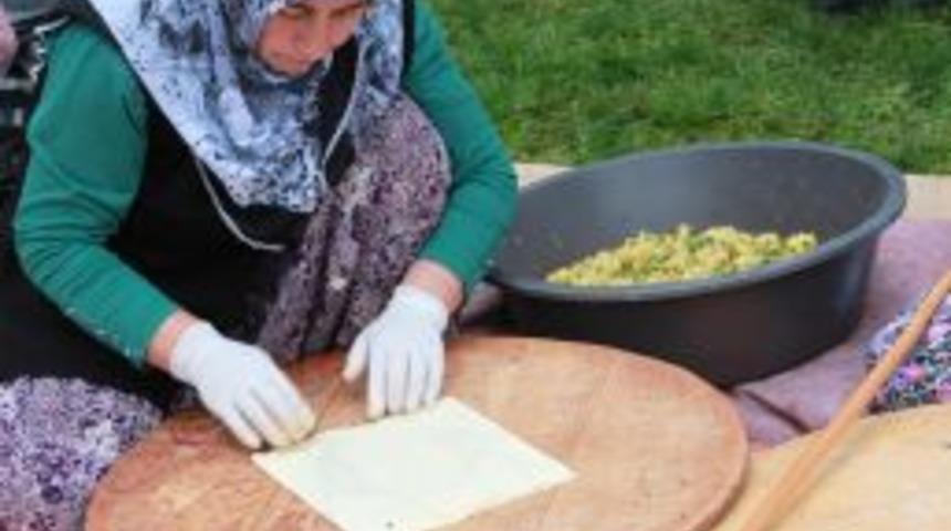 G&ouml;n&uuml;ll&uuml; Anneler &Ouml;ğrencilere Sahip &Ccedil;ıkıyor