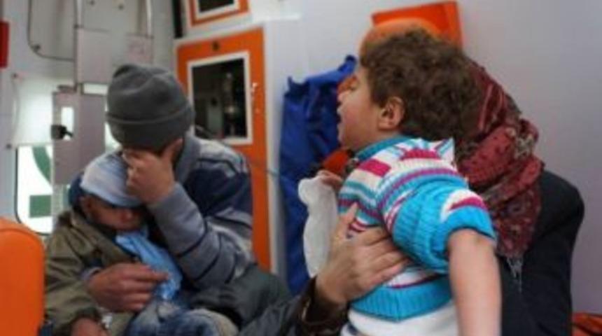 Sınırı Ge&ccedil;mek İsterken Donma Tehlikesi Yaşadılar