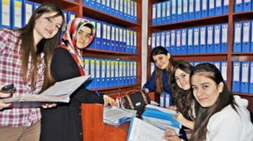 Cb&uuml;'l&uuml; &Ouml;ğrencilerden G&ouml;n&uuml;ll&uuml; Hizmet