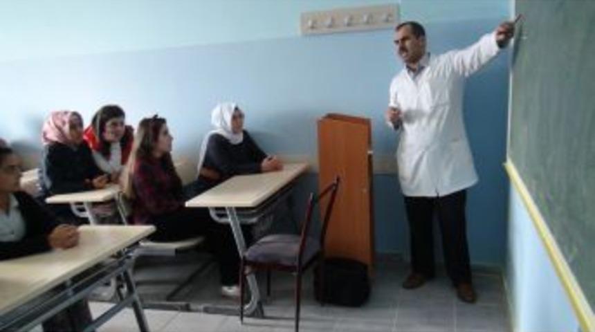 Bitlisli &Ouml;ğrenciler: Dershaneleri Kapatmak Bize Yapılacak En B&uuml;y&uuml;k K&ouml;t&uuml;l&uuml;k