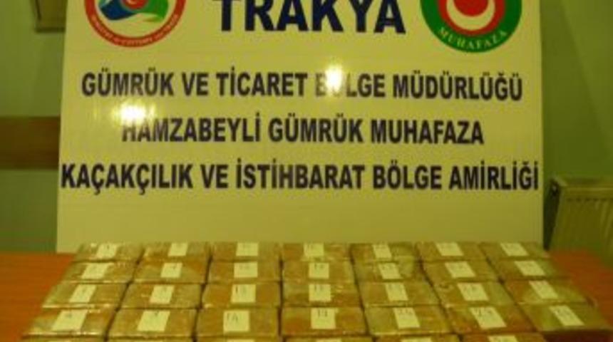 Uyuşturucuları Otomobil Koltuğuna Saklamışlar