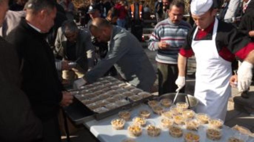 Sema 3 Bin Kişiye Aşure Ikram Etti