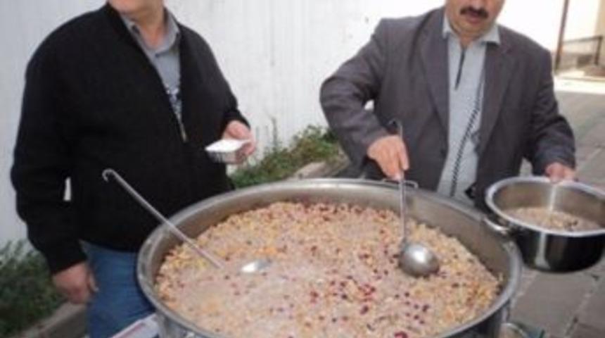 K&uuml;re&rsquo;de 1000 Kişiye Aşure İkramı