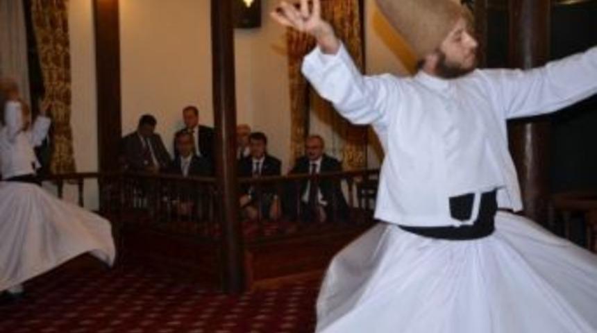 Başkan D&uuml;ndar Vali Karaloğlu İle Birlikte Aşure Dağıttı