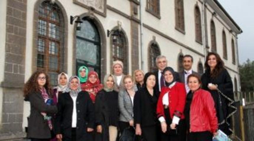 Bursalı İş Kadınları Başbakan&rsquo;ın Mitingi İ&ccedil;in Diyarbakır&rsquo;da