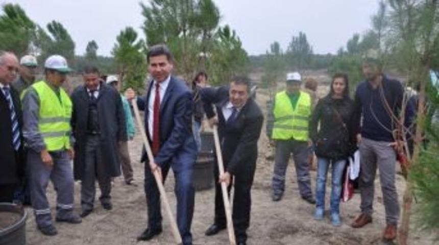 Balıkesir &Uuml;niversitesi&rsquo;nde Her &Ouml;ğrenci İ&ccedil;in Bir Ağa&ccedil; Dikildi