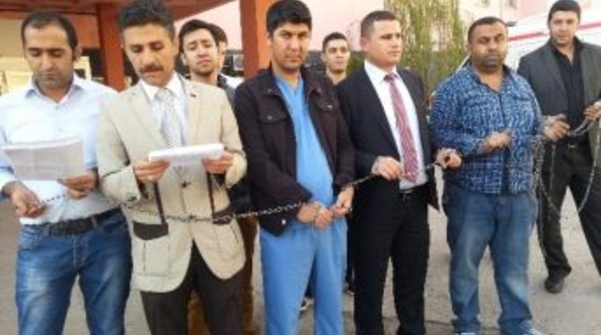 Şırnak Devlet Hastanesi &Ouml;n&uuml;nde Zincirli Protesto
