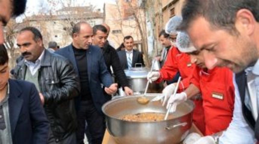 Sarıkamış'ta Bin 500 Kişiye Aşure Dağıtıldı