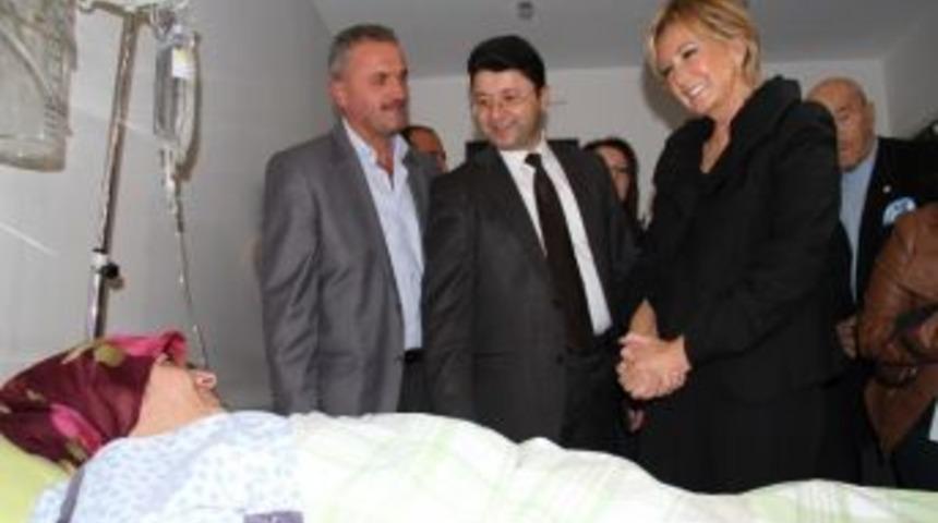 Sinema Oyuncusu Filiz Akın, Hasta Ziyaretinde Bulundu