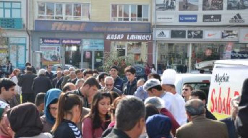 Sabah Dershanesi 4 Bin 500 Kişiye Aşure Dağıttı