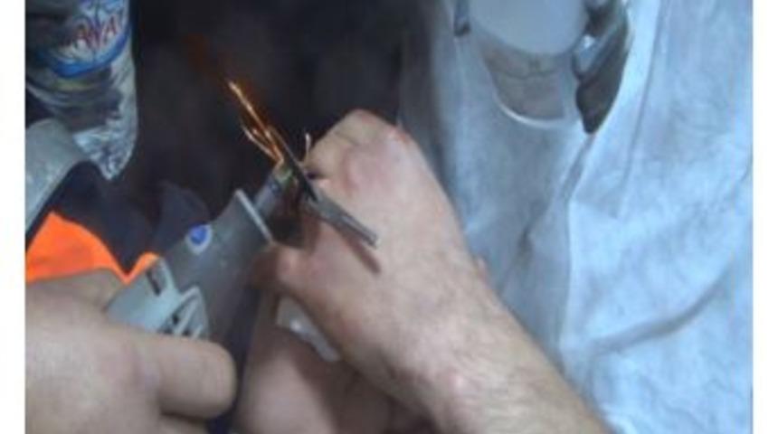 Afad, Hastane Acilinde Y&uuml;z&uuml;k Kesme Operasyonu Yaptı