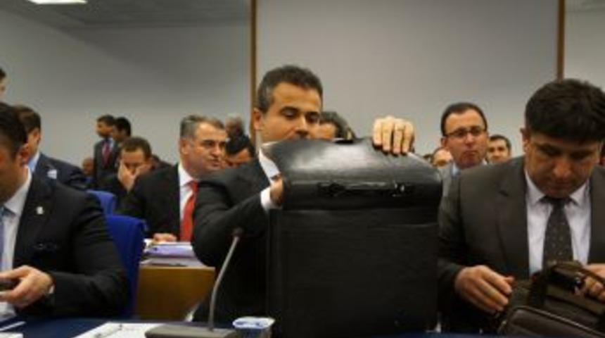 Komisyonda Gen&ccedil;lik Ve Spor Bakanı Kılı&ccedil;'a &Ccedil;adırlı Eylem