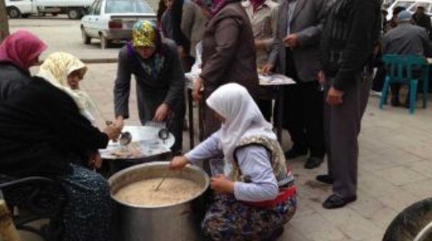 M&uuml;ft&uuml;l&uuml;k Aşure Dağıttı