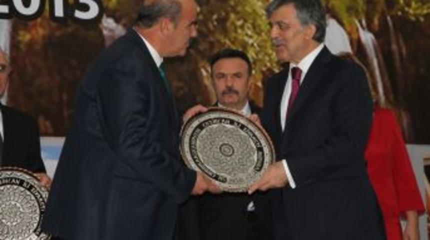 G&uuml;l, Hayırsever Iş Adamlarına Plaket Verdi