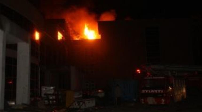 Kemer'in Yeni Devlet Hastanesi Tamamlanmadan Yangın &Ccedil;ıktı