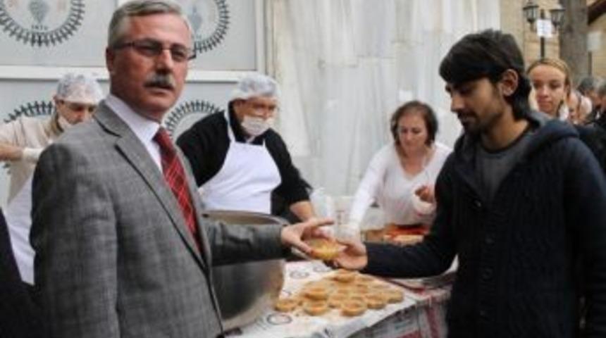 Belediyeden Aşure İkramı