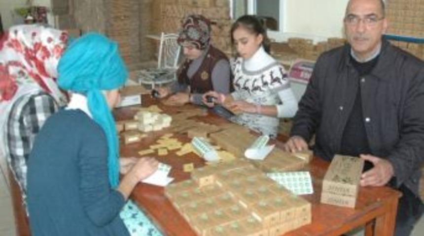 Van&rsquo;da &Uuml;retilen Doğal Sabun 'jinda' Abd Yolunda