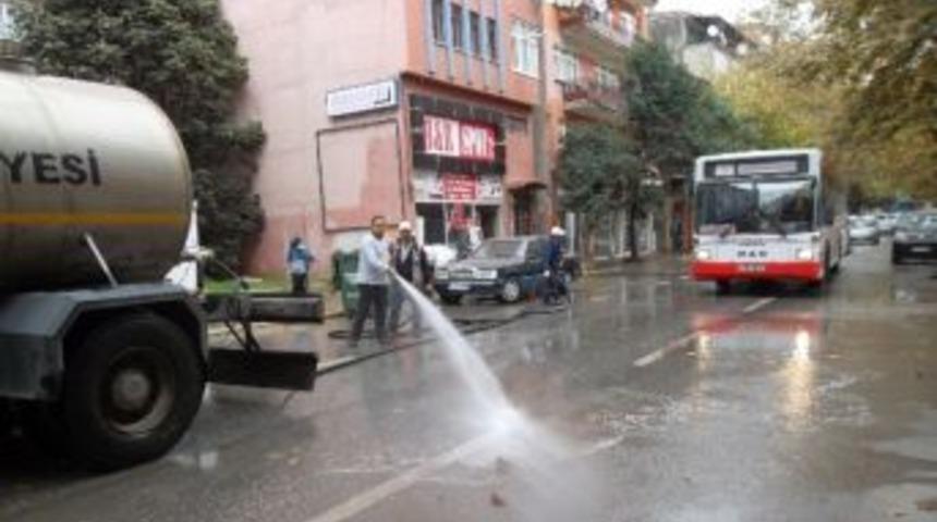 İzmit'te Caddeler Yıkandı