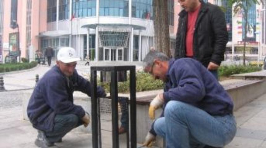 İzmit Belediyesi Belsa Çevresindeki Çöp Sepetlerini Yeniledi