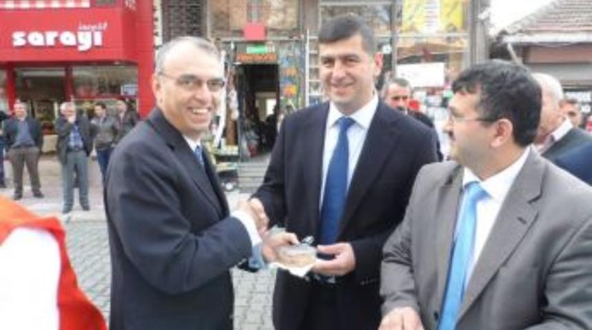 Alaplı Belediyesi aşure dağıttı