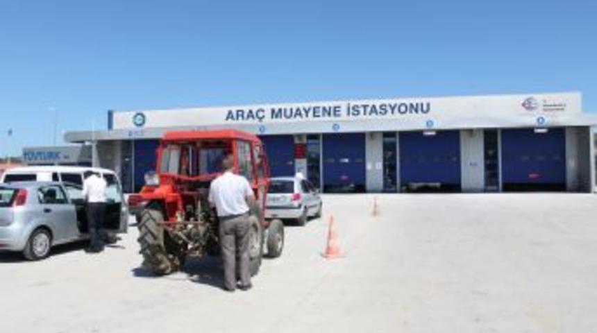 Muayene Yaptırmayan Trakt&ouml;rler, Trafiği Tehlikeye Atıyor